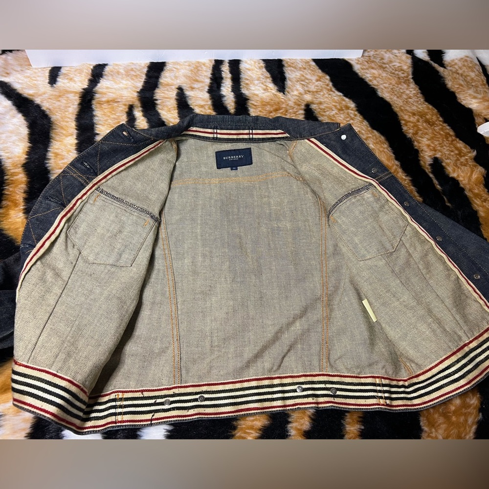 Authentic Burberry Jacket - Picture 8 of 12